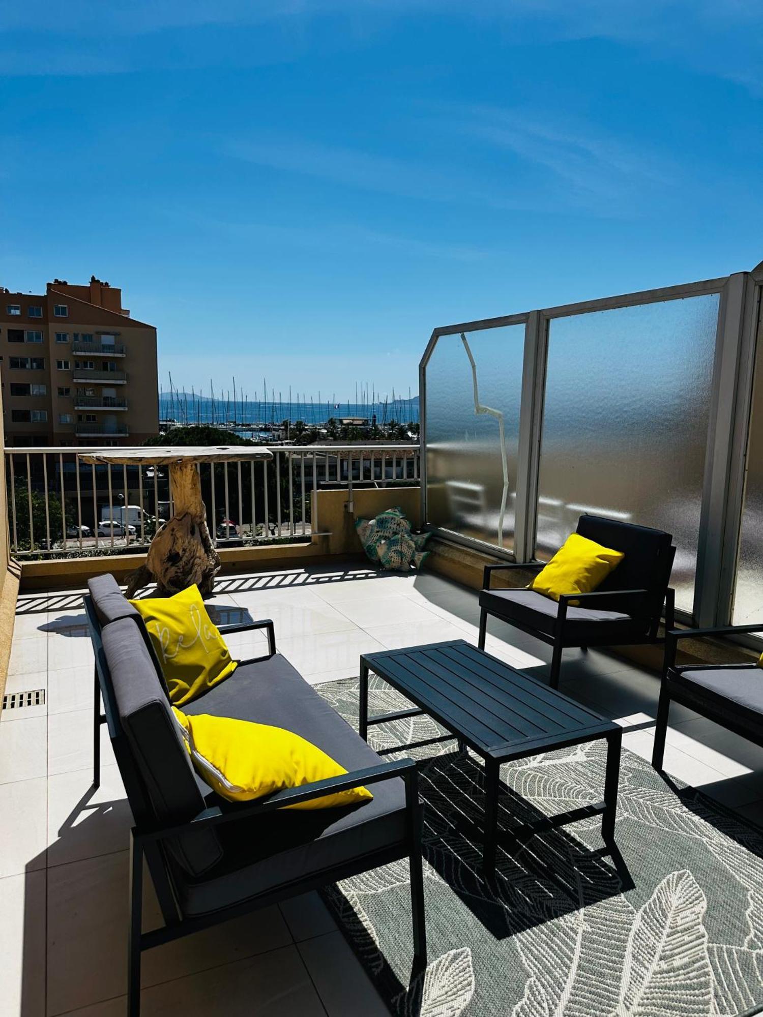 La Marine' Apartment Hyeres